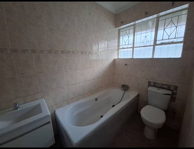 3 BEDROOM FREEHOLD TO LET IN ILLIONDALE